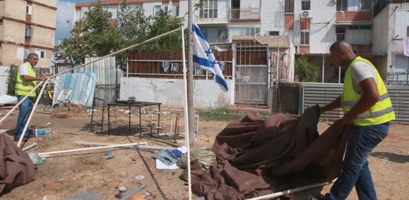 פינוי גסי כהן מחאת האוהלים / צלם: רוני שיצר